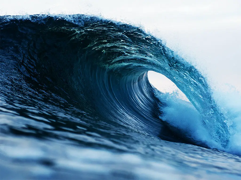 Waves crashing on the ocean